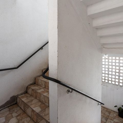 Apartamento à venda com 37m², 1 quarto e sem vaga Apartamento à venda com 37m², 1 quarto e sem vagaEscadas