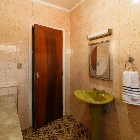 Casa à venda com 350m², 4 quartos e 2 vagas Casa à venda com 350m², 4 quartos e 2 vagasBanheiro