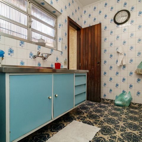 Casa à venda com 350m², 4 quartos e 2 vagas Casa à venda com 350m², 4 quartos e 2 vagasCozinha
