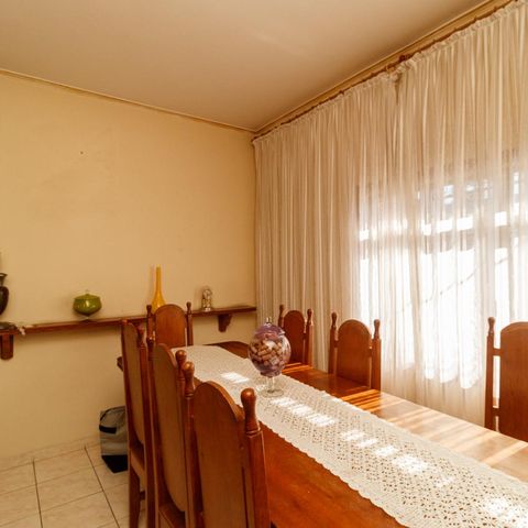 Casa à venda com 350m², 4 quartos e 2 vagas Casa à venda com 350m², 4 quartos e 2 vagasSala