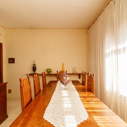 Casa à venda com 350m², 4 quartos e 2 vagas Casa à venda com 350m², 4 quartos e 2 vagasSala