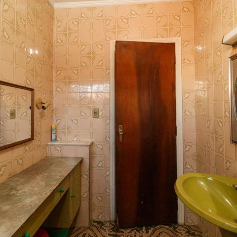 Casa à venda com 350m², 4 quartos e 2 vagas Casa à venda com 350m², 4 quartos e 2 vagasBanheiro