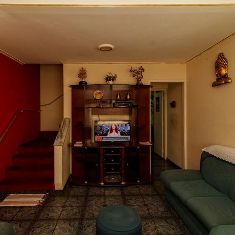 Casa à venda com 350m², 4 quartos e 2 vagas Casa à venda com 350m², 4 quartos e 2 vagasSala