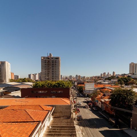 Casa à venda com 350m², 4 quartos e 2 vagas Casa à venda com 350m², 4 quartos e 2 vagasvaranda