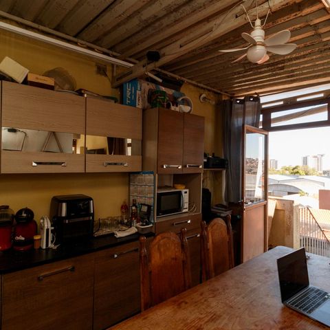 Casa à venda com 350m², 4 quartos e 2 vagas Casa à venda com 350m², 4 quartos e 2 vagasCozinha