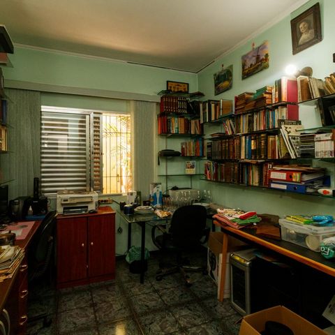 Casa à venda com 350m², 4 quartos e 2 vagas Casa à venda com 350m², 4 quartos e 2 vagasQuarto 1