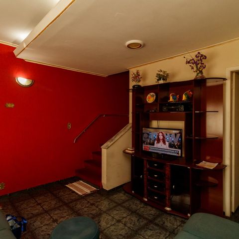 Casa à venda com 350m², 4 quartos e 2 vagas Casa à venda com 350m², 4 quartos e 2 vagasSala