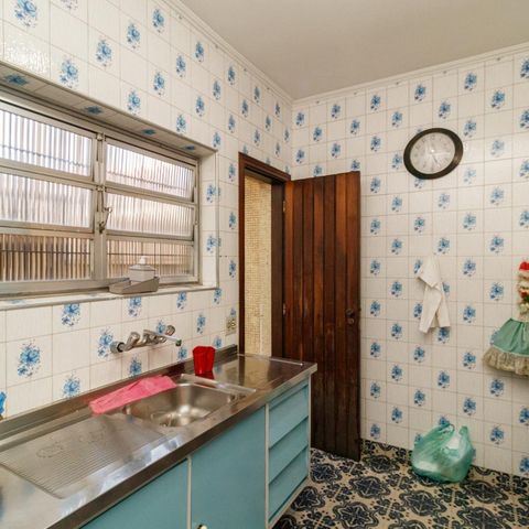 Casa à venda com 350m², 4 quartos e 2 vagas Casa à venda com 350m², 4 quartos e 2 vagasCozinha