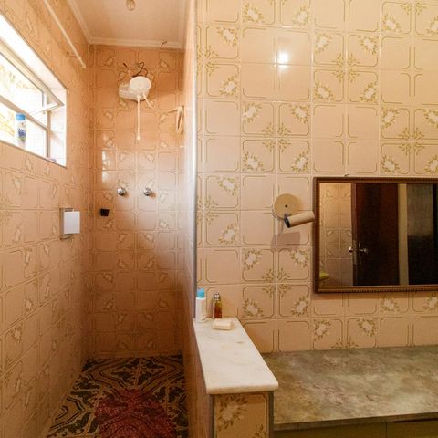 Casa à venda com 350m², 4 quartos e 2 vagas Casa à venda com 350m², 4 quartos e 2 vagasBanheiro