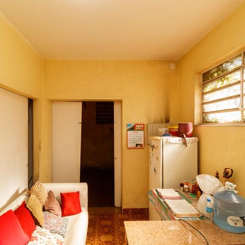 Casa à venda com 350m², 4 quartos e 2 vagas Casa à venda com 350m², 4 quartos e 2 vagasQuarto de Serviço