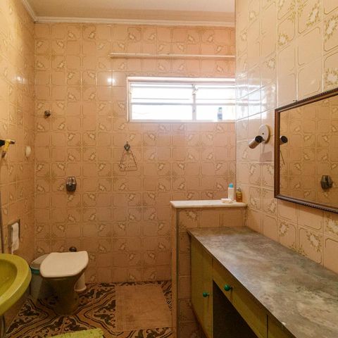Casa à venda com 350m², 4 quartos e 2 vagas Casa à venda com 350m², 4 quartos e 2 vagasBanheiro