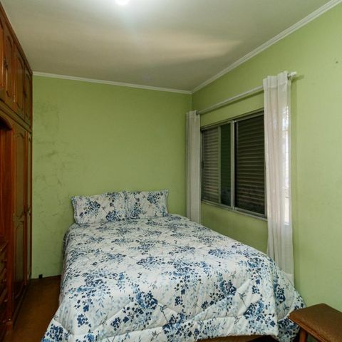Casa à venda com 350m², 4 quartos e 2 vagas Casa à venda com 350m², 4 quartos e 2 vagasQuarto 2