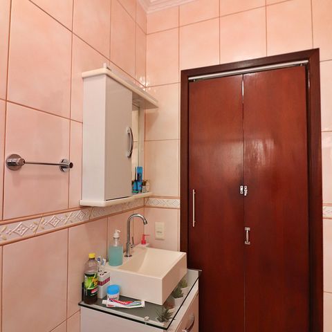 Casa à venda com 145m², 3 quartos e 2 vagasBanheiro Social