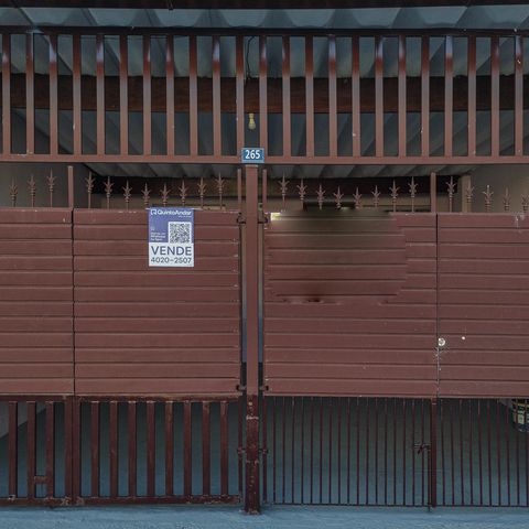 Casa à venda com 120m², 2 quartos e 2 vagas Casa à venda com 120m², 2 quartos e 2 vagasFachada