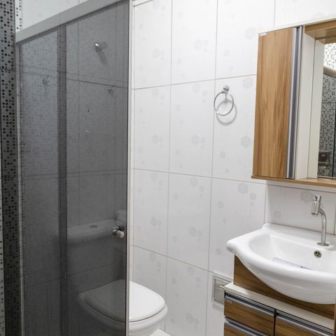 Casa à venda com 120m², 2 quartos e 2 vagas Casa à venda com 120m², 2 quartos e 2 vagasBanheiro