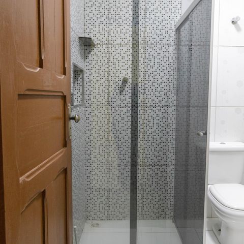 Casa à venda com 120m², 2 quartos e 2 vagas Casa à venda com 120m², 2 quartos e 2 vagasBanheiro