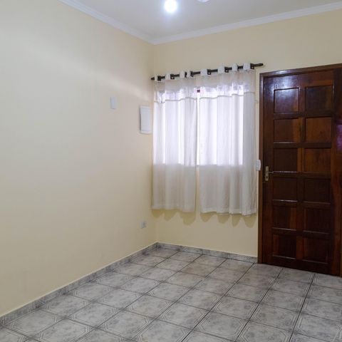 Casa à venda com 120m², 2 quartos e 2 vagas Casa à venda com 120m², 2 quartos e 2 vagasSala