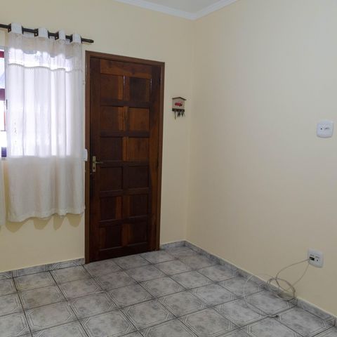 Casa à venda com 120m², 2 quartos e 2 vagas Casa à venda com 120m², 2 quartos e 2 vagasSala