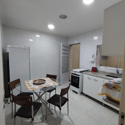 Casa à venda com 85m², 2 quartos e sem vaga Casa à venda com 85m², 2 quartos e sem vagaCozinha - Armários