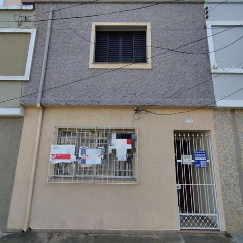 Casa à venda com 85m², 2 quartos e sem vaga Casa à venda com 85m², 2 quartos e sem vagaFachada