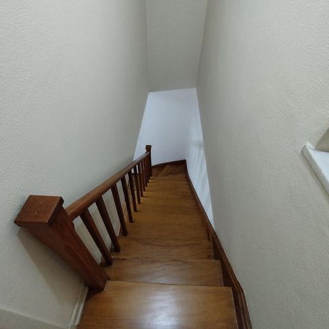 Casa à venda com 85m², 2 quartos e sem vaga Casa à venda com 85m², 2 quartos e sem vagaEscada