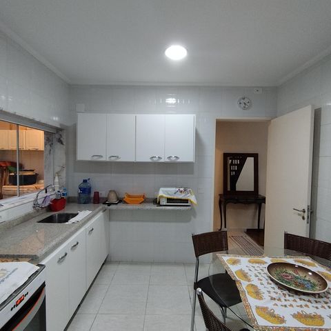 Casa à venda com 85m², 2 quartos e sem vaga Casa à venda com 85m², 2 quartos e sem vagaCozinha - Armários