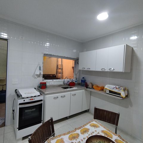 Casa à venda com 85m², 2 quartos e sem vaga Casa à venda com 85m², 2 quartos e sem vagaCozinha - Armários