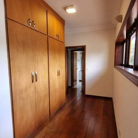 Casa de condomínio à venda com 570m², 5 quartos e 6 vagas