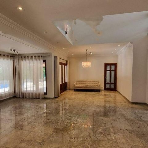 Casa de condomínio à venda com 570m², 5 quartos e 6 vagas