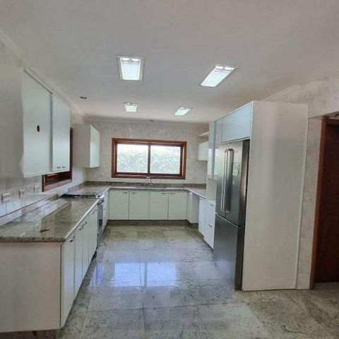 Casa de condomínio à venda com 570m², 5 quartos e 6 vagas