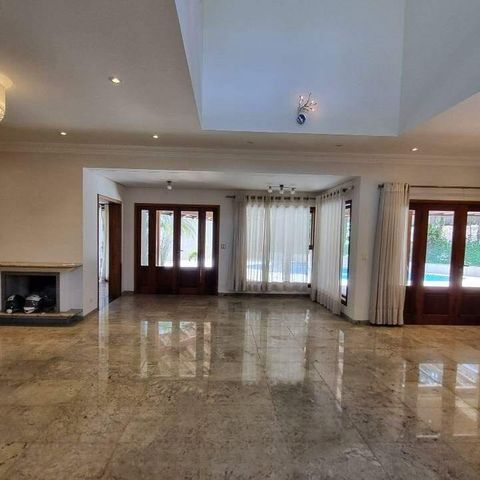 Casa de condomínio à venda com 570m², 5 quartos e 6 vagas