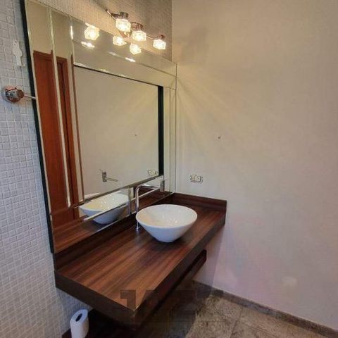 Casa de condomínio à venda com 570m², 5 quartos e 6 vagas