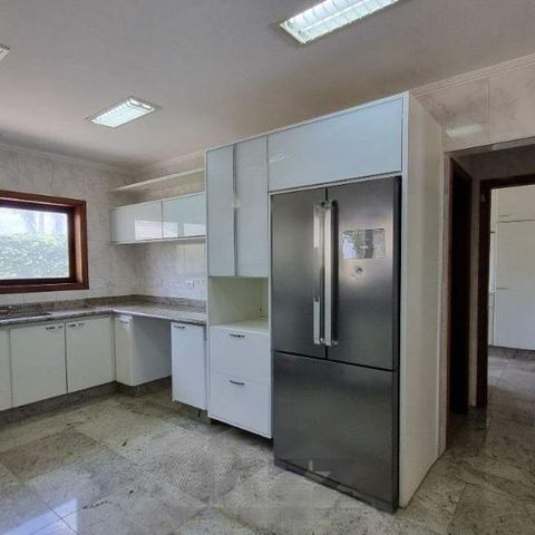 Casa de condomínio à venda com 570m², 5 quartos e 6 vagas