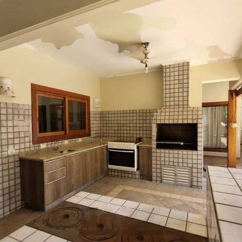 Casa de condomínio à venda com 570m², 5 quartos e 6 vagas