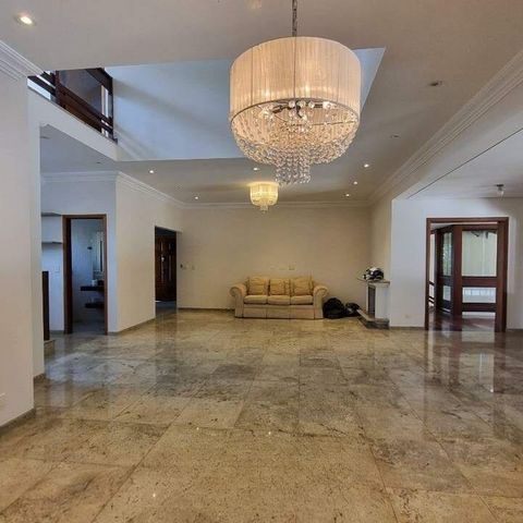 Casa de condomínio à venda com 570m², 5 quartos e 6 vagas