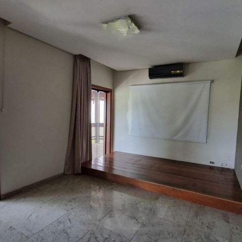 Casa de condomínio à venda com 570m², 5 quartos e 6 vagas