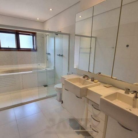 Casa de condomínio à venda com 570m², 5 quartos e 6 vagas