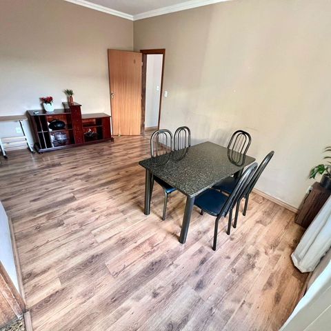 Casa à venda com 180m², 4 quartos e 4 vagas Casa à venda com 180m², 4 quartos e 4 vagasSala de Jantar
