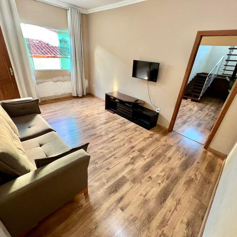 Casa à venda com 180m², 4 quartos e 4 vagas Casa à venda com 180m², 4 quartos e 4 vagasSala