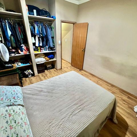 Casa à venda com 180m², 4 quartos e 4 vagas Casa à venda com 180m², 4 quartos e 4 vagasQuarto 1