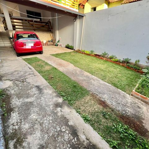 Casa à venda com 180m², 4 quartos e 4 vagas Casa à venda com 180m², 4 quartos e 4 vagasGaragem