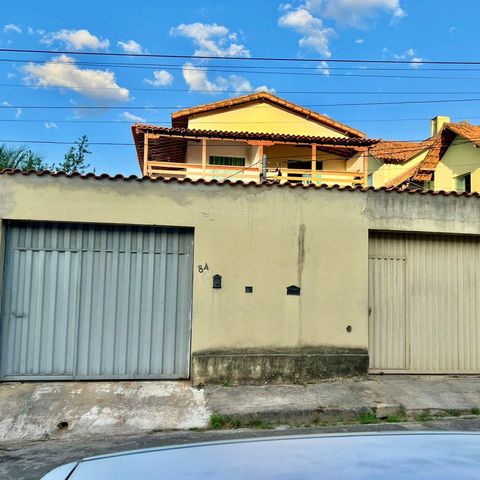 Casa à venda com 180m², 4 quartos e 4 vagas Casa à venda com 180m², 4 quartos e 4 vagasFachada