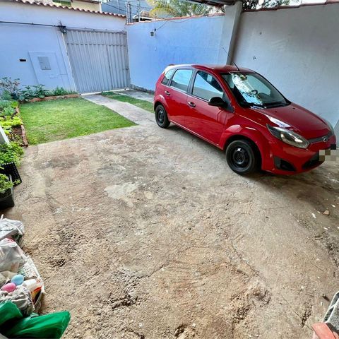 Casa à venda com 180m², 4 quartos e 4 vagas Casa à venda com 180m², 4 quartos e 4 vagasGaragem