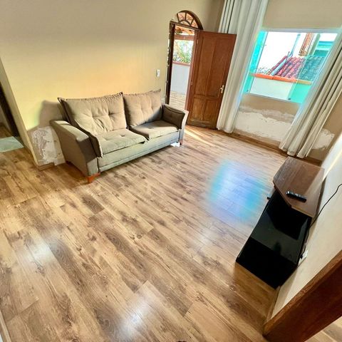 Casa à venda com 180m², 4 quartos e 4 vagas Casa à venda com 180m², 4 quartos e 4 vagasSala