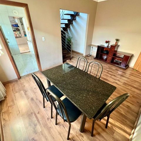 Casa à venda com 180m², 4 quartos e 4 vagas Casa à venda com 180m², 4 quartos e 4 vagasSala de Jantar