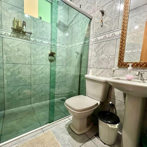 Casa à venda com 180m², 4 quartos e 4 vagas Casa à venda com 180m², 4 quartos e 4 vagasBanheiro Social 2