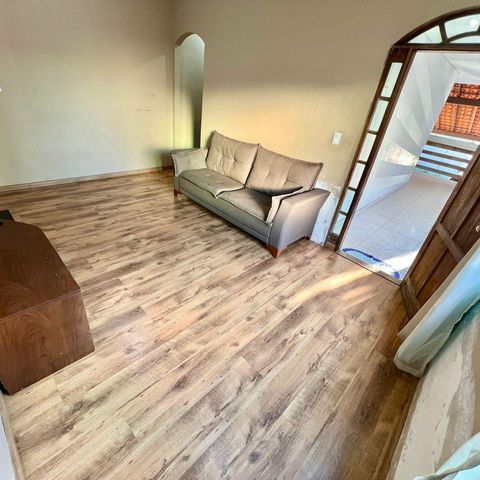 Casa à venda com 180m², 4 quartos e 4 vagas Casa à venda com 180m², 4 quartos e 4 vagasSala