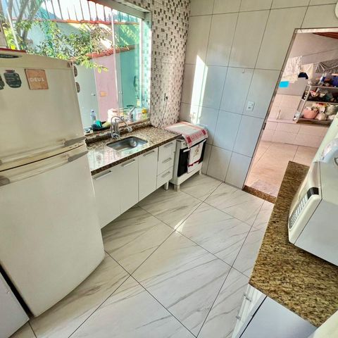 Casa à venda com 180m², 4 quartos e 4 vagas Casa à venda com 180m², 4 quartos e 4 vagasCozinha