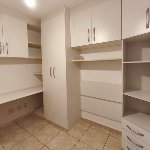 Casa de condomínio à venda com 90m², 3 quartos e 2 vagas Casa de condomínio à venda com 90m², 3 quartos e 2 vagasQuarto