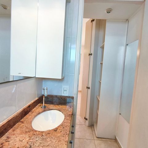 Casa de condomínio à venda com 90m², 3 quartos e 2 vagas Casa de condomínio à venda com 90m², 3 quartos e 2 vagasBanheiro Suíte